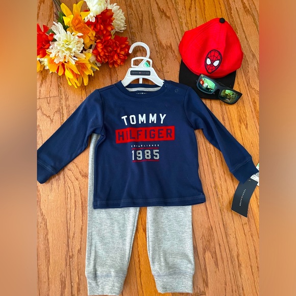 Tommy Hilfigher 2-pc set - Picture 1 of 1
